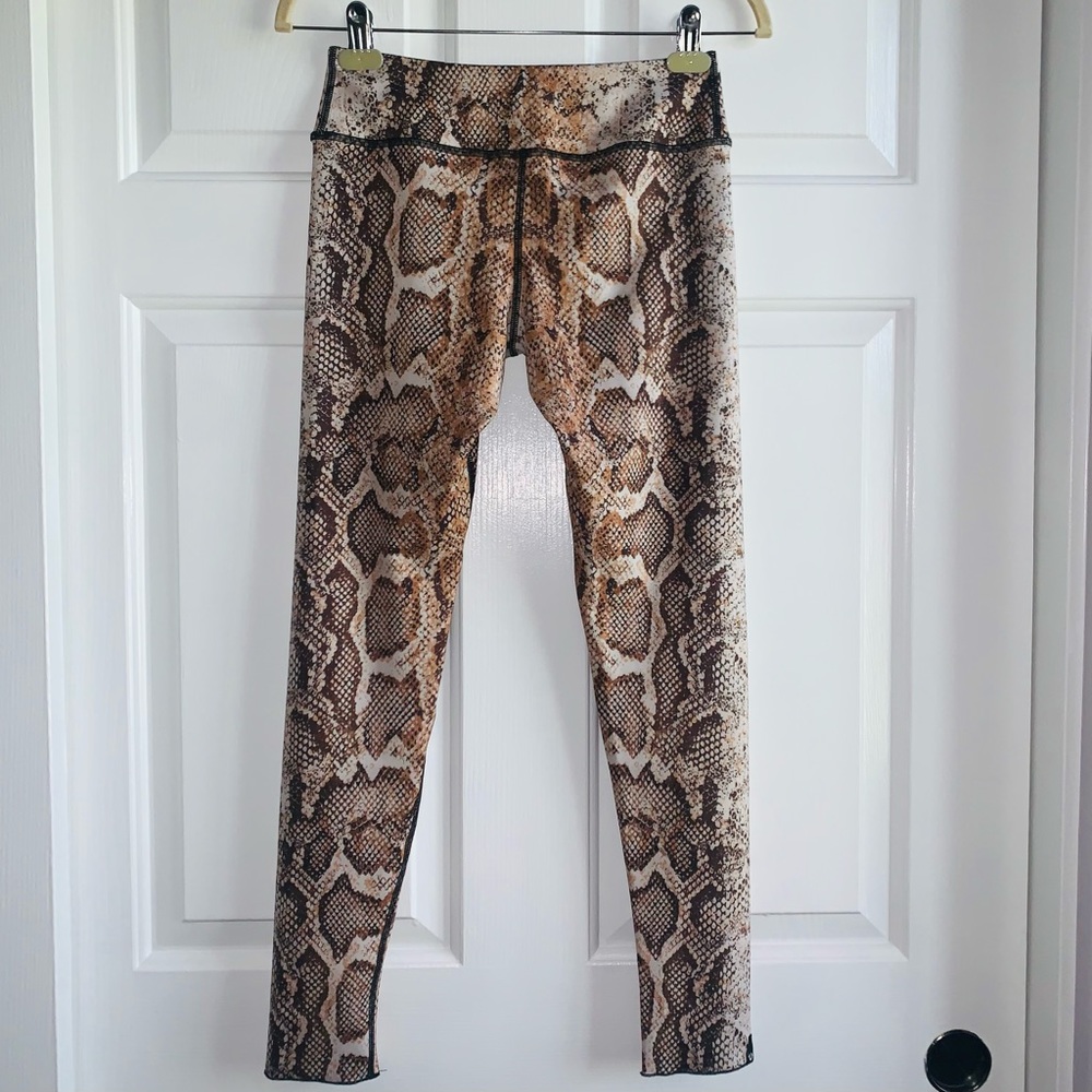True Religion Bodied Python Mid Rise Leggings Sz S - image 4